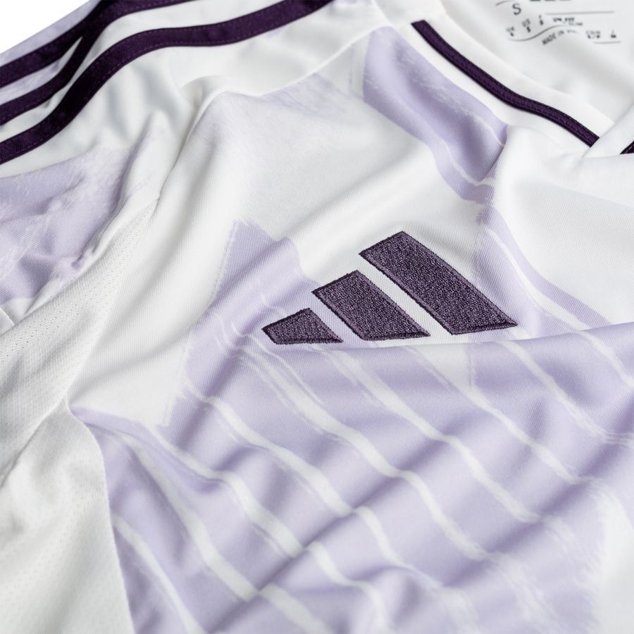 Manchester United 2025/26 Away Kit