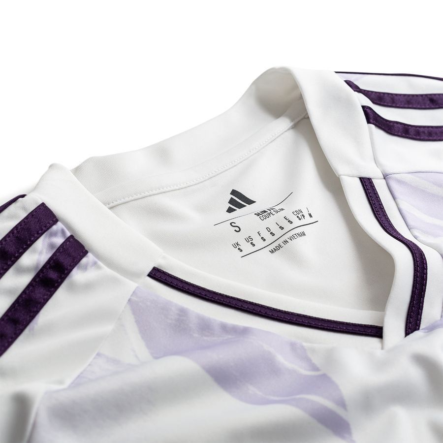 Manchester United 2025/26 Away Kit