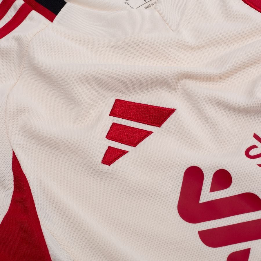 Liverpool 2025/26 Away Kit