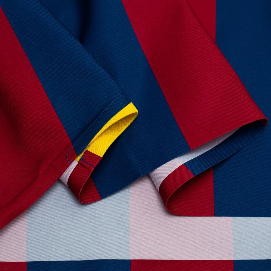 F.C. Barcelona 2005/06 Reissue Ronaldinho